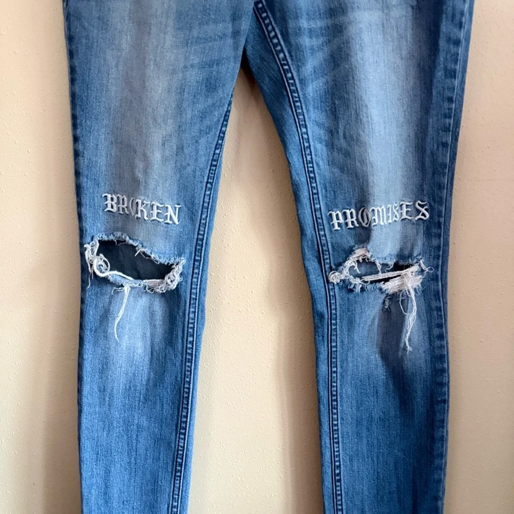Broken Promises Jeans 30 Distressed Skinny Denim Cobra Embroidered Streetwear - Picture 3 of 11